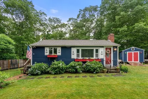 29 Silver Birch Ave, Plymouth, MA 02360