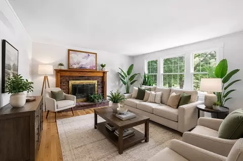 Living - 23 Phelps St, Easthampton, MA 01027 photo 2 of 5