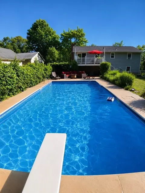 Exterior - 23 Phelps St, Easthampton, MA 01027 photo 7 of 12