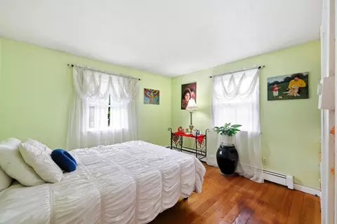 Bedroom - 23 Phelps St, Easthampton, MA 01027 photo 4 of 9