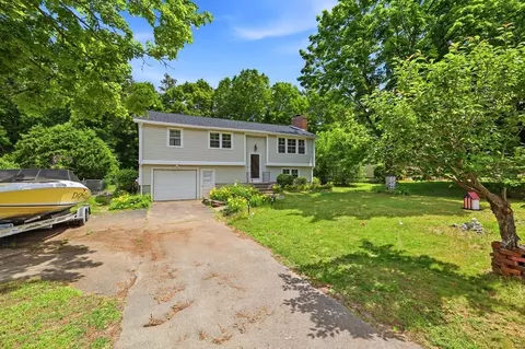 Exterior - 23 Phelps St, Easthampton, MA 01027 photo 3 of 12