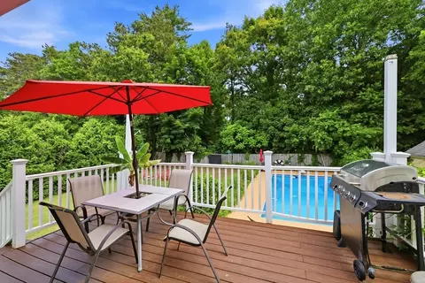 Exterior - 23 Phelps St, Easthampton, MA 01027 photo 11 of 12