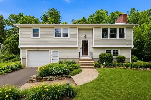 23 Phelps St, Easthampton, MA 01027