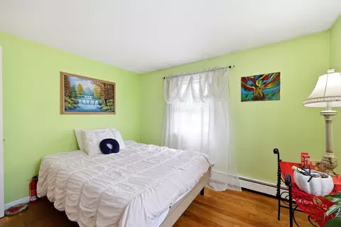 Bedroom - 23 Phelps St, Easthampton, MA 01027 photo 5 of 9