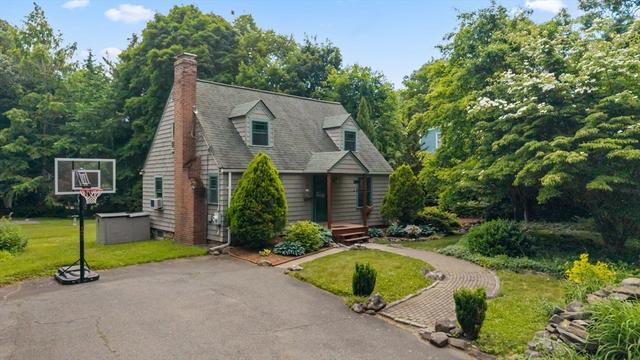 33 Spruce St, Shrewsbury, MA 01545