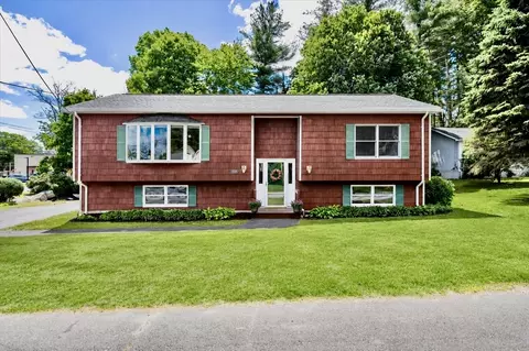 44 Middlesex Rd, Tyngsborough, MA 01879