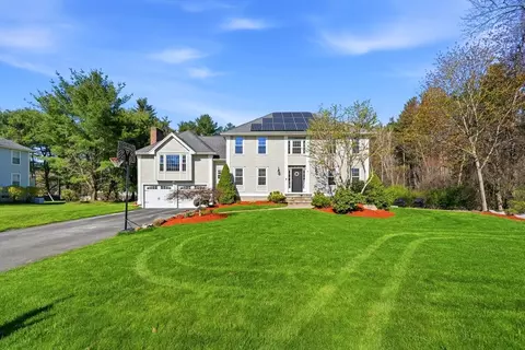 9 Belknap Dr, Andover, MA 01810