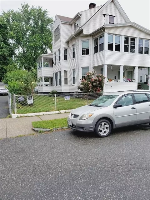 32-34 Montmorenci St, Springfield, MA 01107 photo 3
