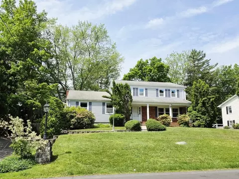 4 Merrymount Dr, Dartmouth, MA 02747
