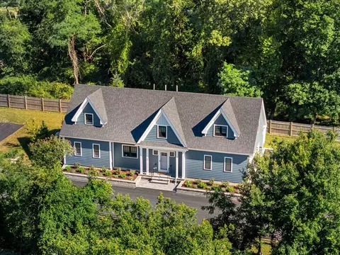 24 Primrose Ln #24, Ipswich, MA 01938