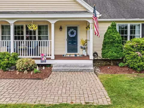 18 Ackley Dr # -A, Rochdale, MA 01542
