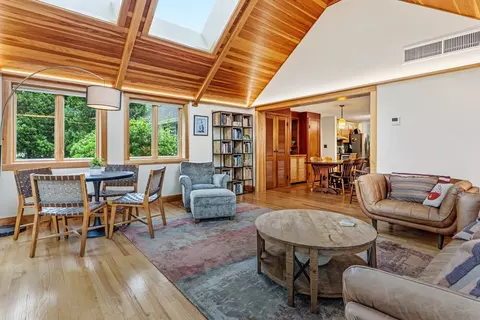 183 Park St, Easthampton, MA 01027 photo 10