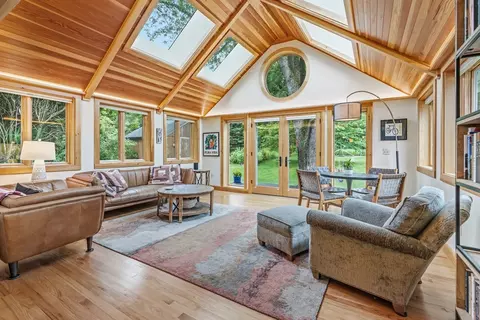 183 Park St, Easthampton, MA 01027 photo 9