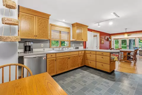 183 Park St, Easthampton, MA 01027 photo 22