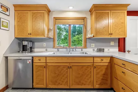 183 Park St, Easthampton, MA 01027 photo 25