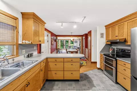 183 Park St, Easthampton, MA 01027 photo 23
