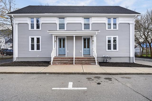 8 Hammatt St, Ipswich, MA 01938