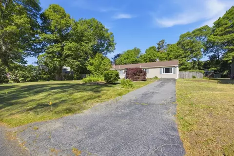 Exterior - 179 Sheaffer Rd, Centerville, MA 02632 photo 2 of 9