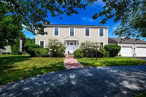 18 Stratford Dr, Dartmouth, MA 02747