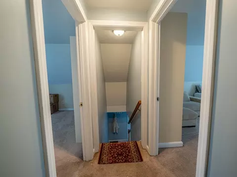 Entry Way - 2 Amesbury St, Worcester, MA 01605 photo 4 of 5