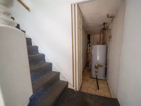Entry Way - 2 Amesbury St, Worcester, MA 01605 photo 5 of 5