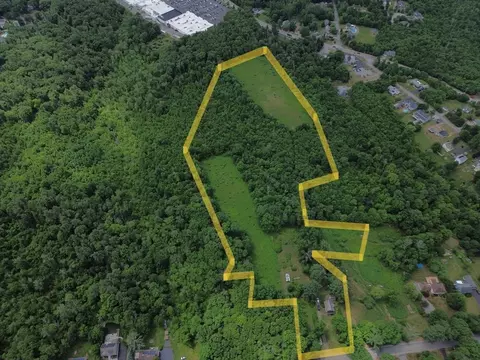 View/Area - 30 Whittemore Rd, Sturbridge, MA 01566 photo 2 of 5