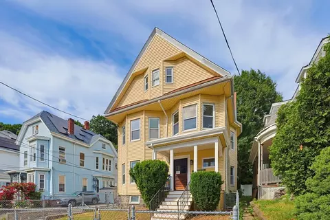 21 John St, Chelsea, MA 02150