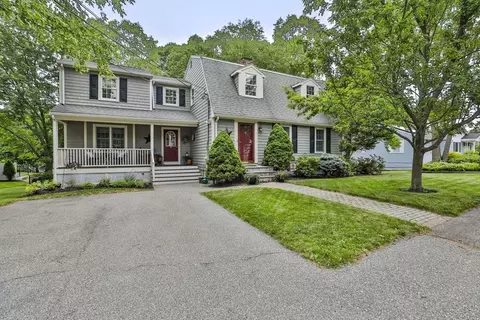 33 Reynolds Rd, Wakefield, MA 01880