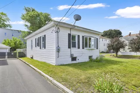 60 Forest St, Chicopee, MA 01013 photo 5