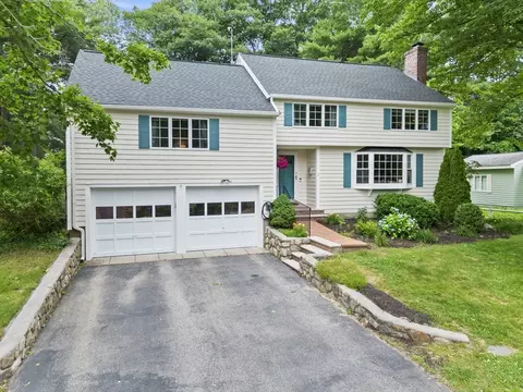 7 Trickett Rd, Lynnfield, MA 01940