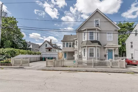 73 Pleasant St, Lowell, MA 01852