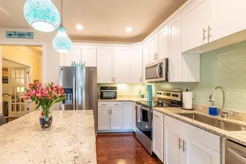 230 Martins Lndg #102, North Reading, MA 01864