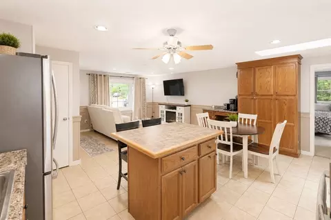 8 Naushon Rd, Wareham, MA 02576