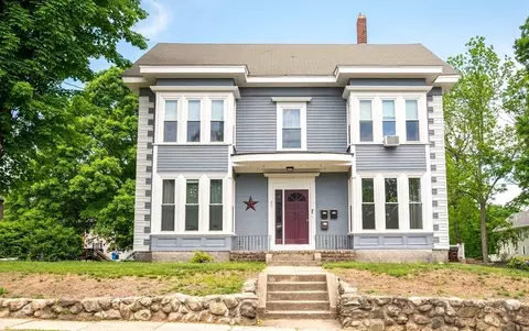 21 Pleasant St, Merrimac, MA 01860