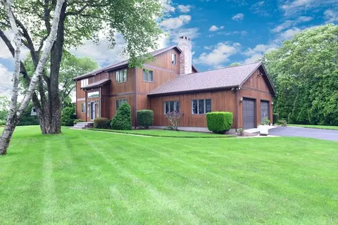 1 Homestead Rd, Sagamore Beach, MA 02562