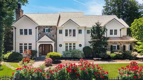 8 Valley Rd, Wellesley, MA 02481