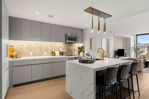 55 Lagrange St #PH21C, Boston, MA 02116