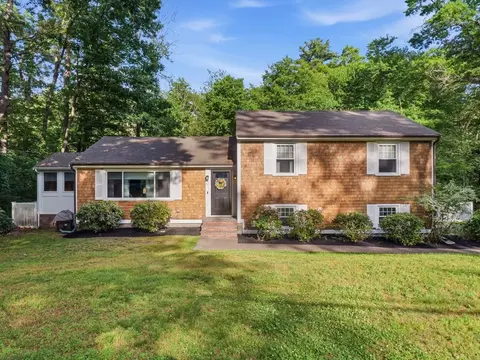62 Juniper Rd, Andover, MA 01810