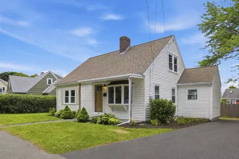 26 Heather St, Beverly, MA 01915 photo 2