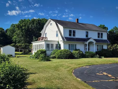 77 W Main St, Dudley, MA 01571