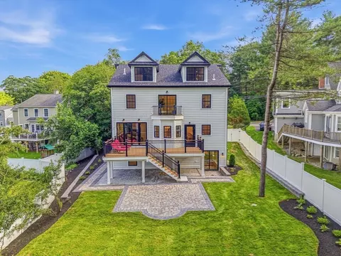 Exterior - 211 High Rock St, Needham, MA 02492 photo 2 of 7