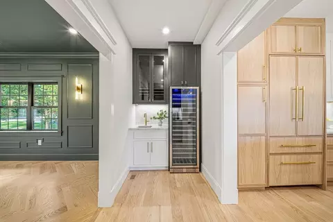 Entry Way - 211 High Rock St, Needham, MA 02492 photo 4 of 9