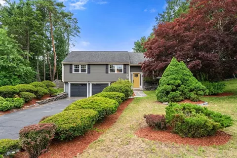 8 Birchwood Rd, Hudson, MA 01749