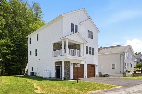 36 Colonial Rd, Webster, MA 01570