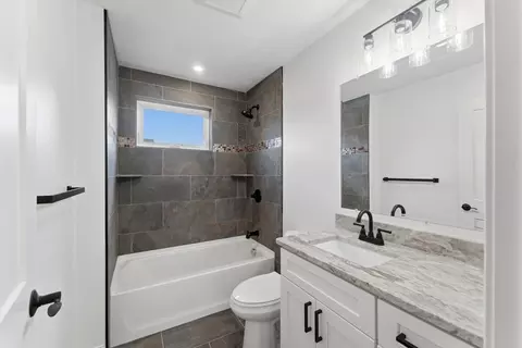 Bath - 36 Colonial Rd, Webster, MA 01570 photo 2 of 5
