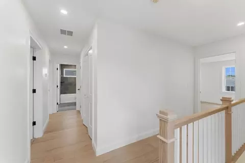 Entry Way - 36 Colonial Rd, Webster, MA 01570 photo 2 of 2