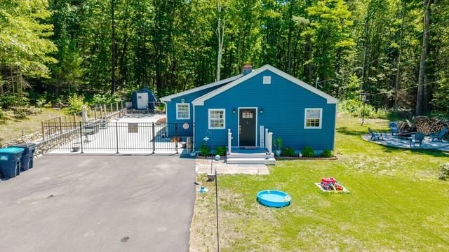 89 Charles St, Leicester, MA 01524