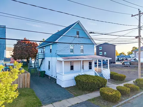 30 Dickinson St, Chicopee, MA 01020 photo 2