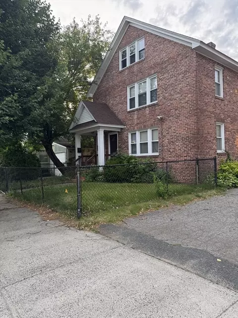 30-32 Colchester St, Springfield, MA 01109