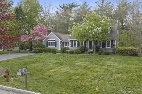 40 Longwater Dr, Hanover, MA 02339